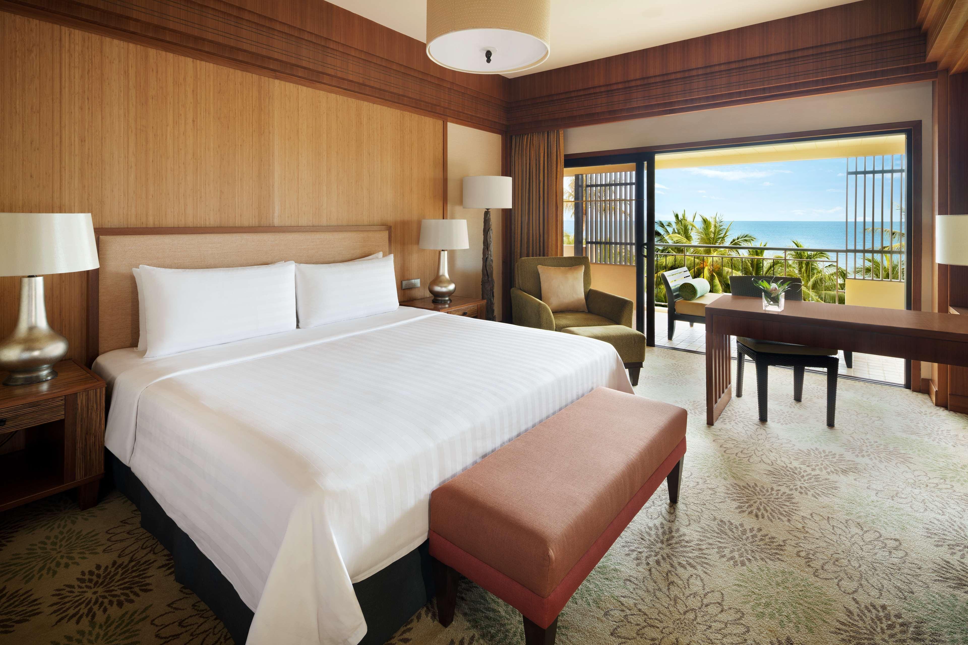 Shangri-La Rasa Sayang, Penang Batu Ferringhi Exterior foto A guest room at the Hilton Maldives Iru Veli