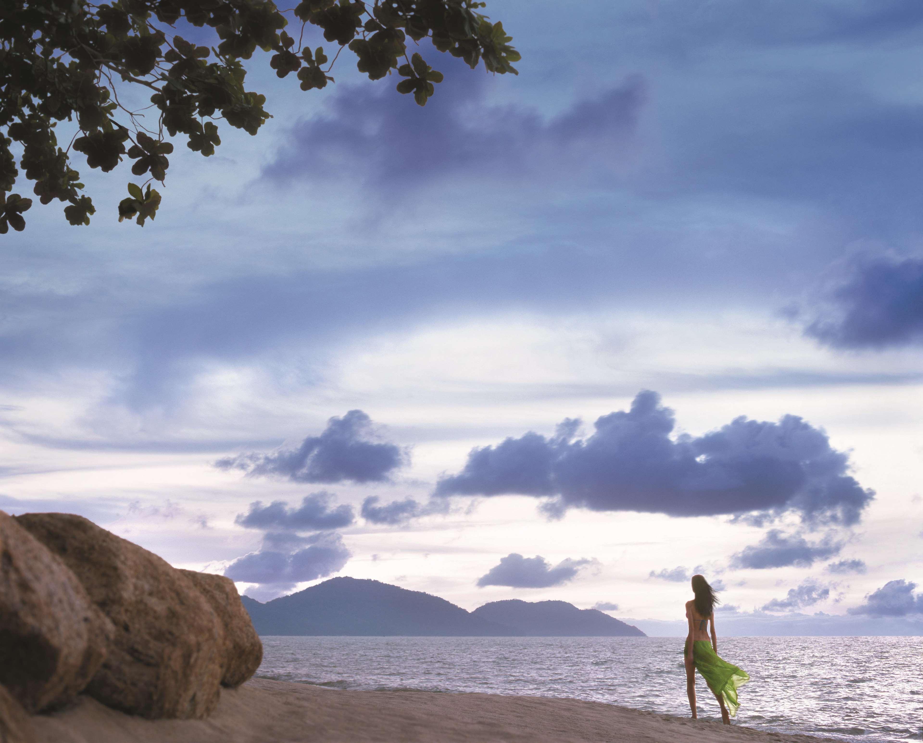 Shangri-La Rasa Sayang, Penang Batu Ferringhi Exterior foto Sunset at the beach