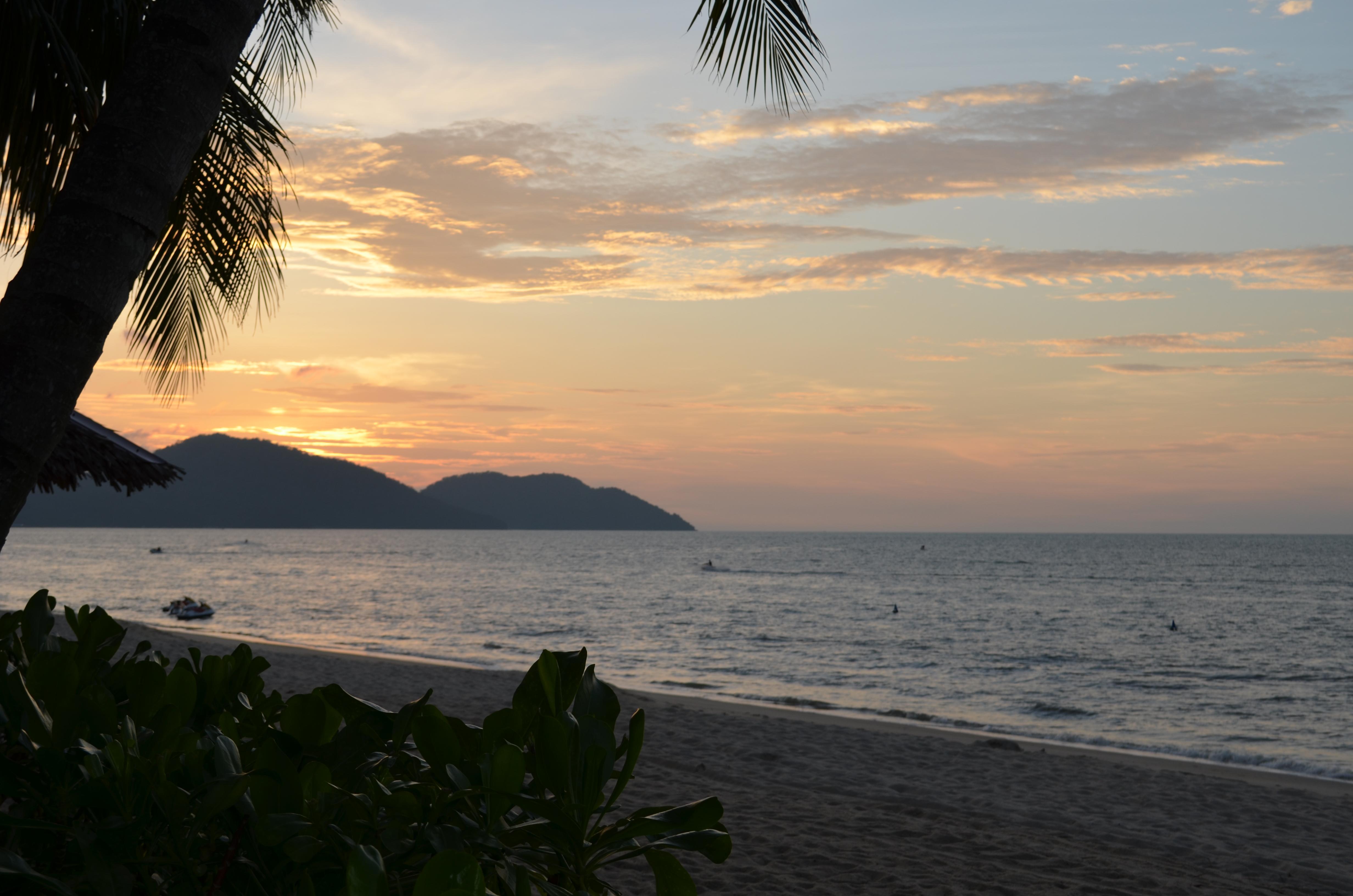 Shangri-La Rasa Sayang, Penang Batu Ferringhi Exterior foto Sunset at Tanjung Pulai