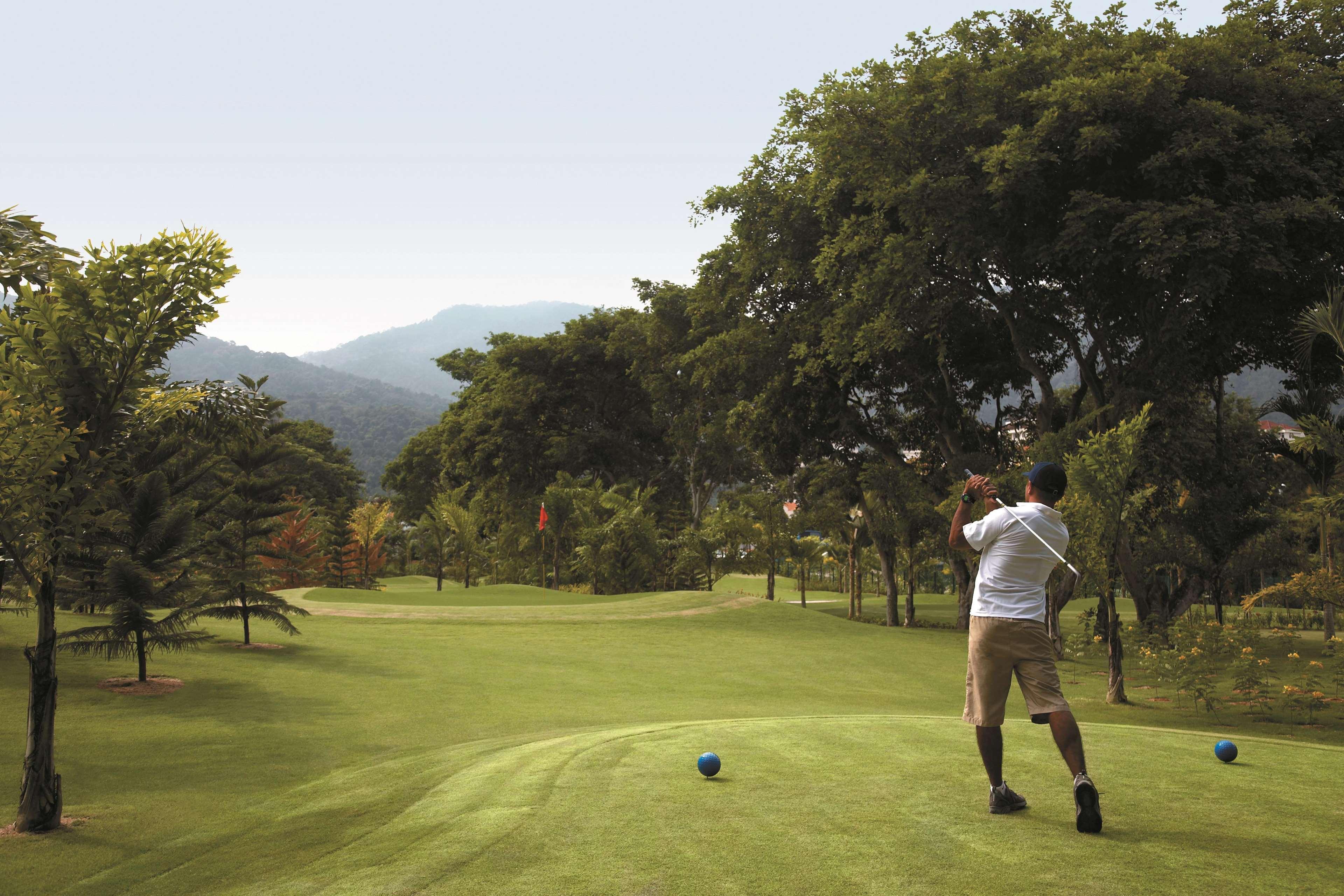 Shangri-La Rasa Sayang, Penang Batu Ferringhi Exterior foto Golf course at the Royal Lake Club