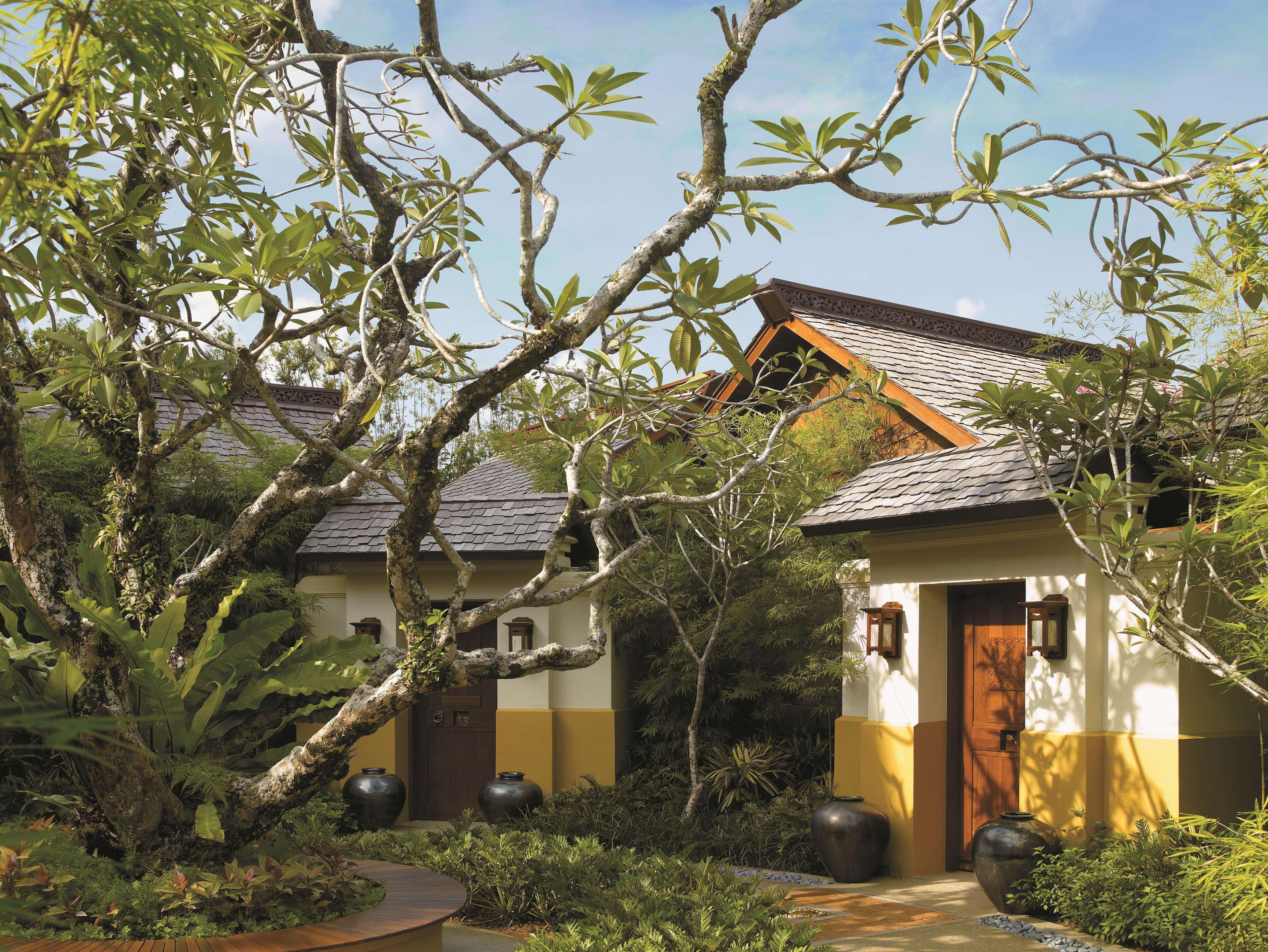 Shangri-La Rasa Sayang, Penang Batu Ferringhi Exterior foto A villa at the Four Seasons Resort